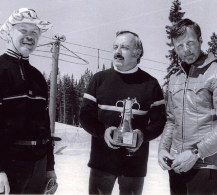 1972 Don Dooley and Paul Storin of Schlitz Brewing Co. and National Pacesetter Pepi Stiegler. 